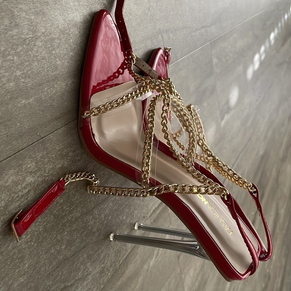 Red heels size 7. Never worn. - Picture 3 of 4